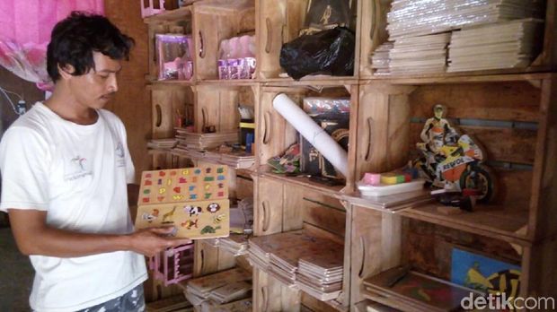 Wiwid dengan karya-karyanya alat peraga edukasi