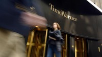Keponakan Raja Arab Saudi, Salman bin Abdulaziz, ini juga punya saham di Time Warner. Perusahaan asal AS ini juga merupakan hasil merger  Time Inc dan Warner Communications. Getty Images/Spencer Platt.