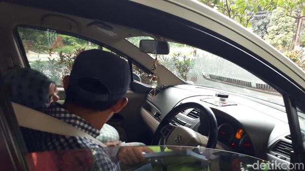 Pengendara mobil yang tak memakai sabuk pengaman