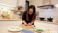 Xu Shubei berasal dari Hangzhou, China Timur. Tiap hari Xu memilih bahan berbeda untuk membuat menu sarapan berdasarkan gambar favorit putrinya. Foto: China Daily