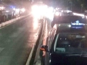 Taksi Tabrak Pembatas Jalan Dekat Gerbang Tol Semanggi