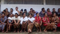 Hal lain yang unik dalam tradisi Bonokeling, mereka hanya mengucapkan syahadat, puasa, dan zakat. Namun, mereka tidak mempertentangkan tata cara Islam yang sebenarnya. Mereka lebih memandang, beribadah bukan terletak pada cara menjalankannya, melainkan tujuannya, yakni Yang Maha Hakiki.