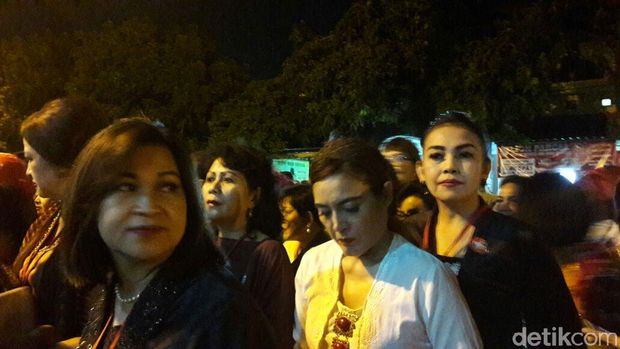 Para tamu undangan Midodareni Kahiyang