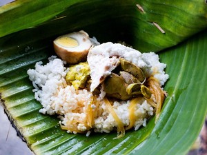 Malam-malam di Solo Paling Enak Jajan Nasi Liwet dan Bestik Lidah