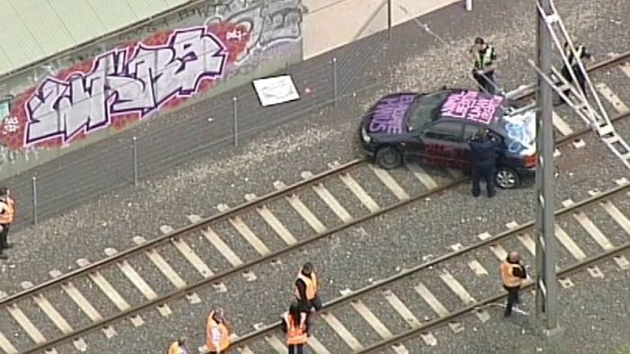 Pengunjuk Rasa Warnai Melbourne Cup Protes Penanganan Tahanan Imigrasi