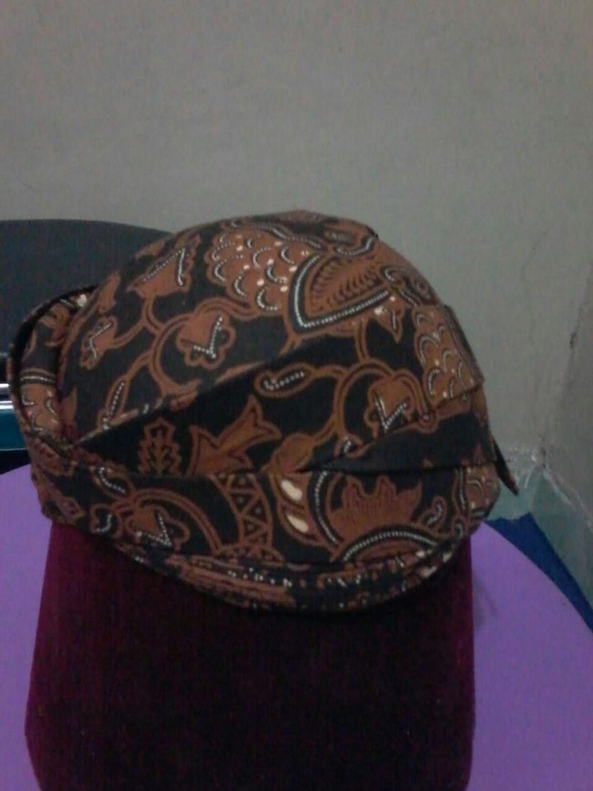 Kalau ini blangkon untuk Ethes pakai saat ijab kabul kahiyang. Winna juga menyiapkan blangkon untuk acara resepsi Kahiyang. Foto: Dok. Winna Miasih