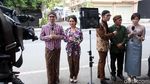 Cantiknya Jurnalis TV Liputan Pernikahan Kahiyang-Bobby Pakai Kebaya