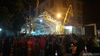 Sementara di rumah kediaman Jokowi sudah riuh dengan kedatangan tamu. Foto: Irwan Nugroho/detikcom