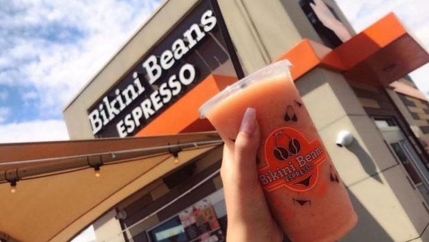 Beda, Barista di Kafe Ini Adalah Gadis Berbikini