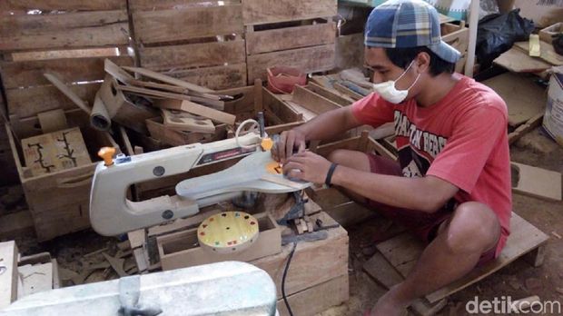 Pembuatan alat peraga edukasi