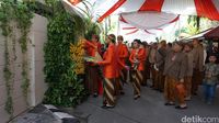 Ada makna dibalik dua tandan pisang raja hingga tebu dalam ritual bleketepe di acara pernikahan Kahiyang-Bobby.