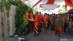 Gemasnya Cucu Jokowi Pakai Beskap Oranye Jelang Pernikahan Kahiyang