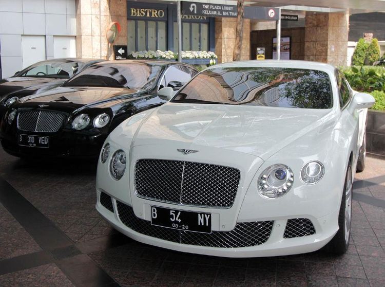Kongkow Pemilik Mobil Mewah Bentley