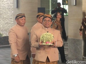 Dari Rumah Jokowi, Air Siraman untuk Bobby Dibawa ke Hotel Alila