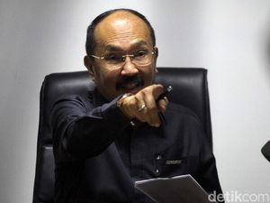 Jaksa KPK Protes Gerakan Tangan Fredrich ke Dahi Saat Sidang
