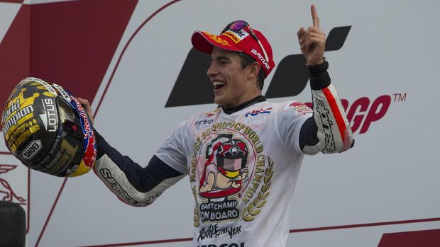 VALENCIA, SPAIN - NOVEMBER 10:  Marc Marquez (MotoGP World Champion) of Spain and Repsol Honda Team celebrates the MotoGP title on the podium after the MotoGP race during the MotoGP of Valencia - Race at Ricardo Tormo Circuit on November 10, 2013 in Valencia, Spain.  (Photo by Mirco Lazzari gp/Getty Images)