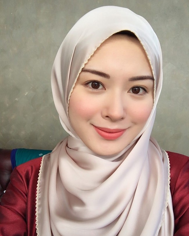 Wanita yang berdomisili di Seoul, Korea Selatan, itu awalnya mengatakan tidak bisa konsisten mengenakan jilbab karena akan mempengaruhi pekerjaan serta keluarganya. Namun kini Ayana Jihye Moon sudah sepenuhnya berhijab. Foto: Dok. Instagram @xolovelyayana