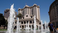 Alwaleed menjadi pemilik hotel mewah ini melalui Fairmont Raffles Holding Intl, anak usaha dari perusahaan miliknya, Kingdom Holding. Getty Images/Justin Sullivan.