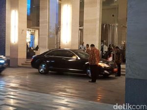 H-1 Nikahan Putri Jokowi, JK Tiba di Hotel Alila Solo