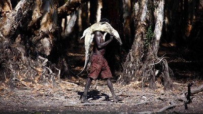 Foto: Beginilah Suku Aborigin Berburu Buaya