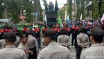Buruh Cilegon Demo Kenaikan Upah