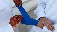 Wanita dan anak-anak kerap jadi korban kejahatan. Tak terkecuali di Pakistan, yang sering kali menjadikan wanita korban dari pasukan Taliban, juga pembunuhan perempuan yang dianggap mencoreng nama baik keluarga (Akhtar Soomro/Reuters)