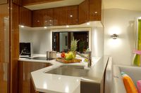 Peralatan dapur lengkap melengkapi caravan mewah ini (Volkner Mobil)
