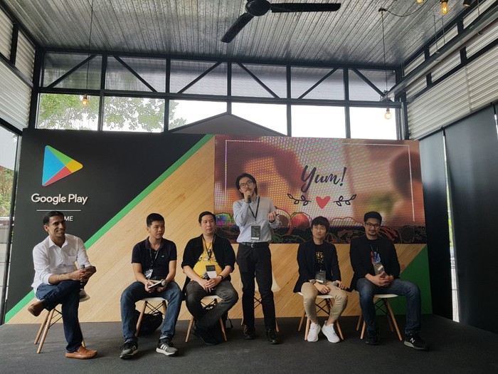 Rokimas Soeharyo berbicara di diskusi panel Google Playtime (Foto: Google Indonesia) Rokimas Soeharyo berbicara di diskusi panel Google Playtime (Foto: Google Indonesia)