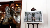 Kahiyang dan Bobby rupanya sama sekali tak meninggalkan identitas budaya Indonesia. Hal itu terlihat dari pemilihan lokasi serta busana yang digunakan keduanya saat sesi pre-wedding.