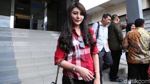 Para Model 'Katalog' Alexis Lapor Polisi, Ayu Ting Ting Diserang Selebgram