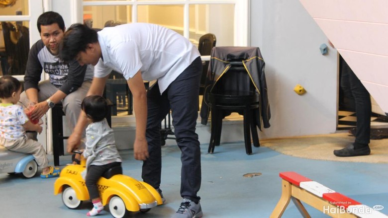 Dear Para Ayah, Hal-hal Ini Bisa Bikin Makin Dekat Sama si Kecil/ Foto: Amelia Sewaka Dear Para Ayah, Hal-hal Ini Bisa Bikin Makin Dekat Sama si Kecil/ Foto: Amelia Sewaka