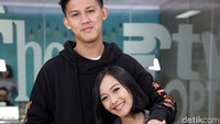 Menurut Jevin Julian, lagu Peace yang menjadi single terbarunya nanti adalah curahan dari doa dan harapan mereka berdua. Foto: Muhammad Ridho