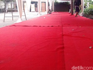 Melihat Karpet Pernikahan Kahiyang yang Disebut Seskab Mengelupas