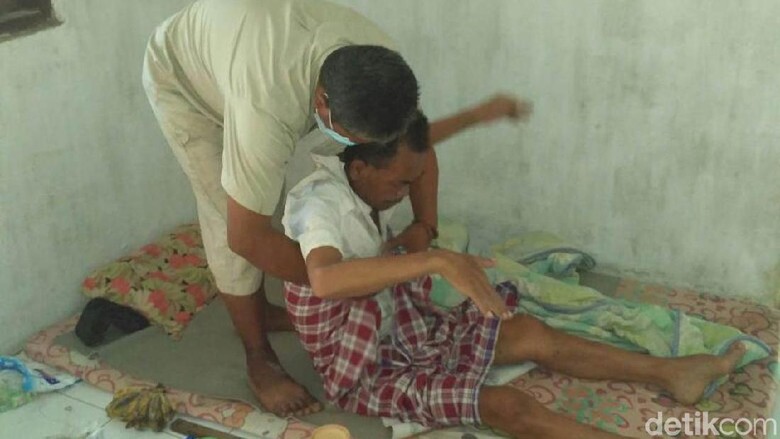Miris, Pria Pengidap HIV di Rembang Ditolak Keluarganya Miris, Pria Pengidap HIV di Rembang Ditolak Keluarganya