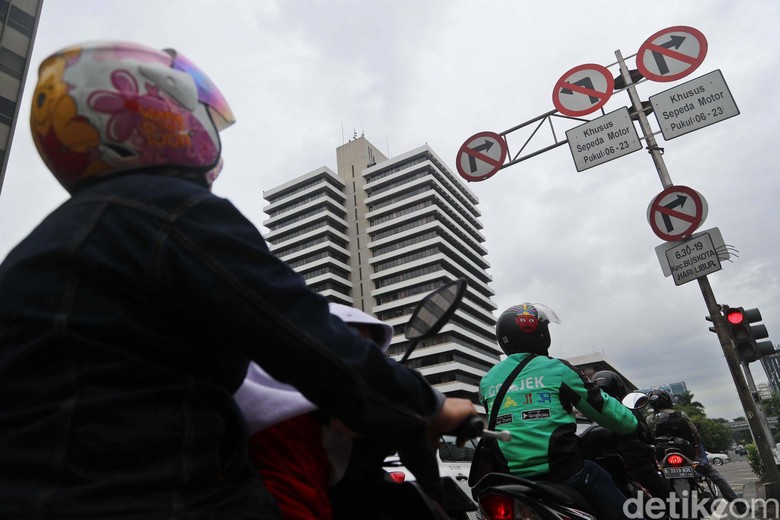 Larangan Motor Akan Dihapus Anies, Begini Kondisi Lalin Sudirman-Thamrin (Foto: Grandyos Zafna) Larangan Motor Akan Dihapus Anies, Begini Kondisi Lalin Sudirman-Thamrin (Foto: Grandyos Zafna)