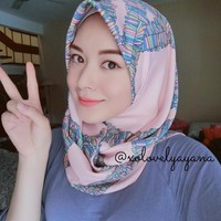 Sebelum berhijab, Ayana Jihye Moon merupakan salah satu personel girlband F-VE DOlls atau 5Dolls. Wanita 21 tahun memutuskan mualaf saat masih SMA. Ia mengaku sejak masih kecil memang sudah tertarik dengan agama Islam. Foto: Dok. Instagram @xolovelyayana