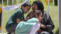 Lima anak-anak dilarikan ke rumah sakit, termasuk dua bocah laki-laki berusia 8 tahun yang tewas. Foto: AAP/Paul Braven/via REUTERS