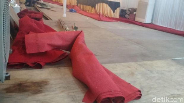 Melihat Karpet Pernikahan Kahiyang yang Disebut Seskab Mengelupas
