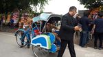 Saat Tamu Resepsi Pernikahan Kahiyang Diantar Becak Gratis