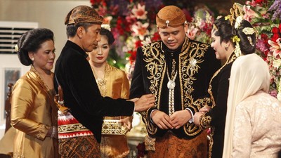Melihat Lagi Pernikahan Kahiyang-Bobby: Kirab, Akad, Resepsi