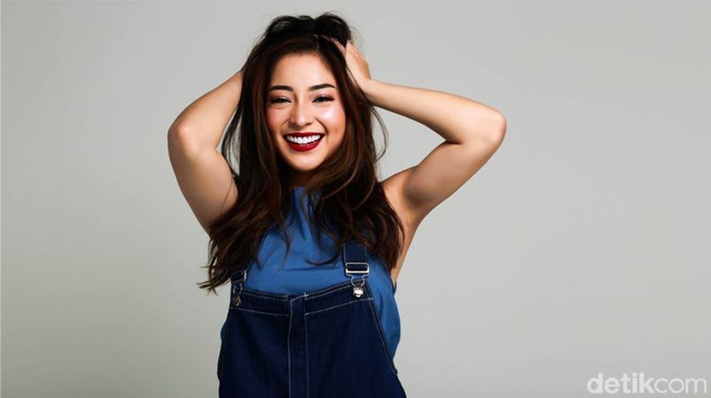 Ponsel Nokia, Honor Pertama Nikita Willy saat Main Iklan