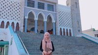 Sebagai mualaf, pengalaman Ayana patut dicontoh. Ia selalu membumbui unggahanya dengan nada Islami dan bukti nyatanya adalah ia sering mengunggah Seoul Central Mosque. Adalah masjid terbesar dan tertua di Seoul (@xolovelyayana/Instagram)