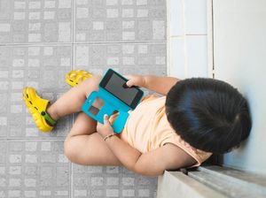 Banyak Anak Masuk RSJ Akibat Ponsel, Ini Tips Agar Tak Jadi Generasi Nunduk