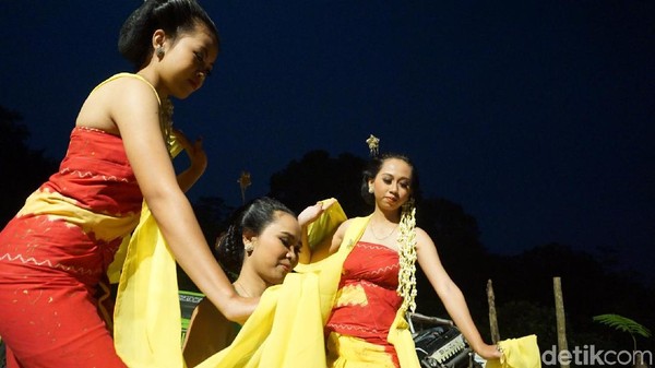 Foto: Tarian Kesurupan Mistis dari Kulonprogo