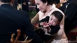 Sibuknya Selvi Menantu Jokowi di Akad Nikah Kahiyang-Bobby