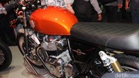 Kedua model ini masih mengusung gaya retro klasik dengan mengadaptasi desain lama motor mereka untuk mengikuti gaya abad 21.
