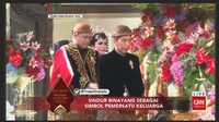 Setelah sampai di pelaminan, kedua mempelai bertukar cincin yang kemudian dilanjutkan dengan kacar kucur (Foto: Dok. Screenshot CNN Indonesia)