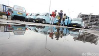 Dengan program OK Otrip, warga cukup sekali membeli tiket untuk satu kali perjalanan meski harus berpindah moda transportasi beberapa kali.