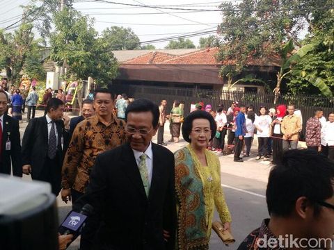Gaya Rambut Sasak Tinggi Istri Setya Novanto Hingga Konde Gaya Rambut Sasak Tinggi Istri Setya Novanto Hingga Konde