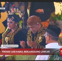 Paes pengantin Solo Putri berwarna hitam yang menghiasi wajah Kahiyang terdiri dari empat bentuk yaitu bentuk gajahan, pengapit, penitis, dan godeg. Foto: Screenshot CNN Indonesia TV
